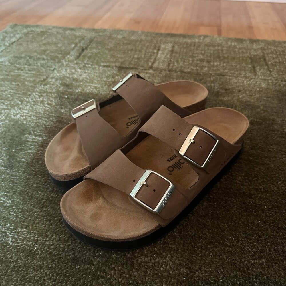Birkenstock Arizona platform sandal brown size 8.5 ONLY WORN ONCE
